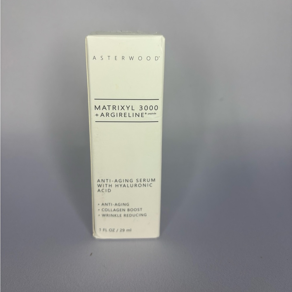 Anti-Aging Serum with Hyaluronic Acid - White